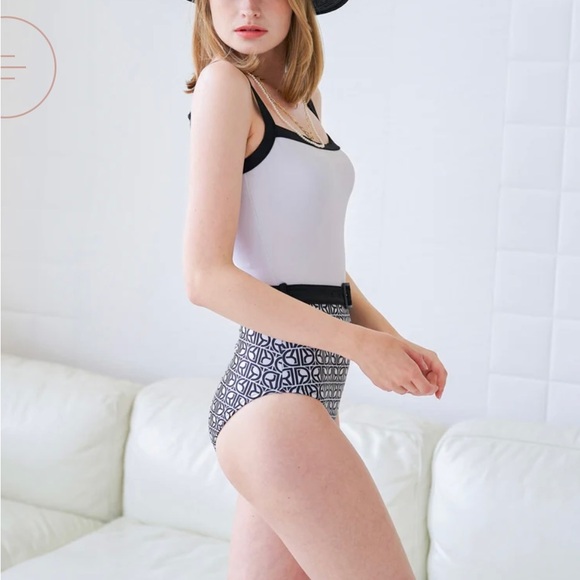 Black and white Darich one piece swimsuit - Picture 9 of 16